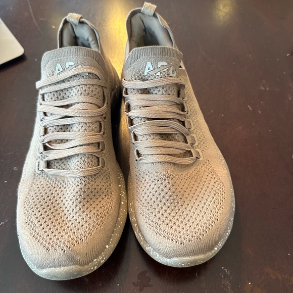 APL Techloom Breeze Women’s sneaker is almond speckle - Picture 6 of 14